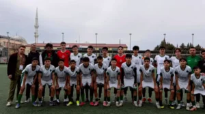 Karatay futbol - Karatay'da Futbol Zirvesi: Namağlup Liderlik!